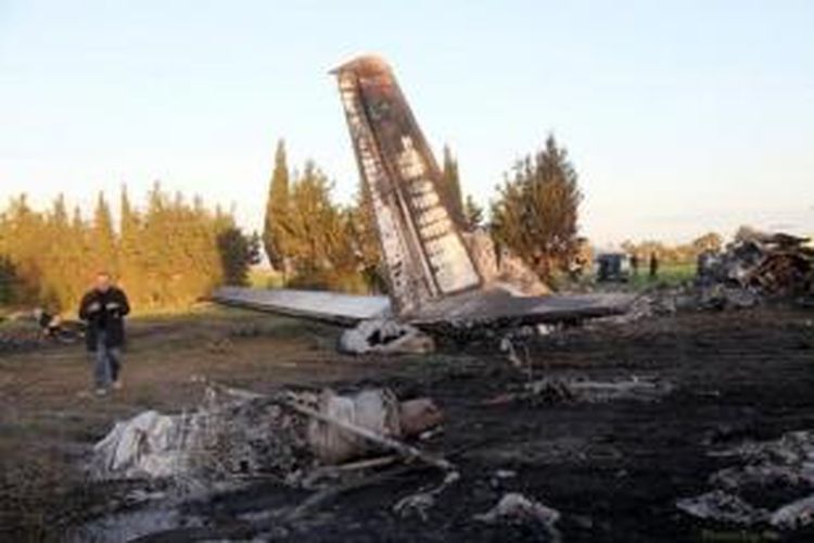 Sebuah pesawat angkut milik AU Libya jenis Antonov-26 buatan Uni Soviet, jatuh di sebuah lahan pertanian di sebuah desa tak jauh dari ibu kota Tunisia, Tunis, Jumat (21/2/2014), menewaskan 11 orang penumpang dan awaknya.
