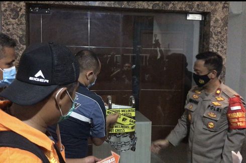 Penggeledahan Selesai, Pintu Eks Sekretariat FPI Dirantai dan Dipasang Garis Polisi