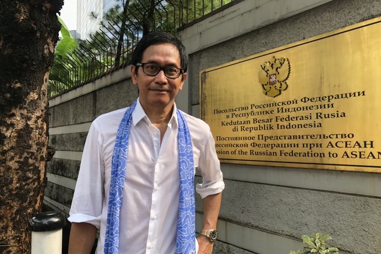 Addie MS menyambangi Kedutaan Besar Rusia yang terletak di kawasan Kuningan, Jakarta Selatan, Rabu (30/3/2022). 