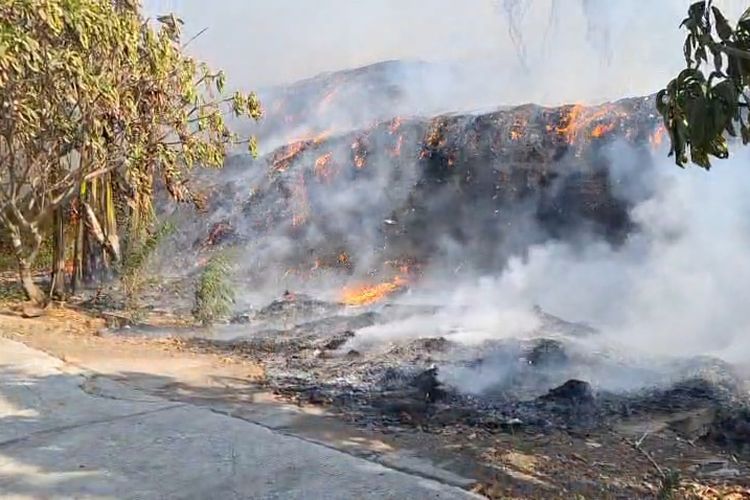 TPA Belahantengah Mojokerto Terbakar, Pemadaman Dilanjutkan hingga 2 Pekan