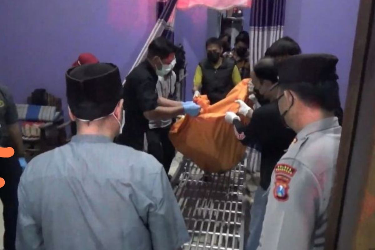 Richi Zulkarim (22) wargai Desa Madusari, Kecamatan Siman, Kabupaten Ponorogo, ditemukan tewas dengan kondisi mengenaskan karena telah membusuk di rumah yang ditinggalinya. Saat ditemukan kondisi korban telah menbusuk di dalam kamar tidurnya dengan kondisi telentang dan dari mulutnya mengeluarkan busa. Korban diduga telah meninggal 3 hari sebelum ditemukan