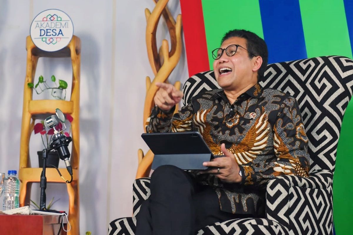 Menteri Desa, Pembangunan Daerah Tertinggal dan Transmigrasi (Menteri Desa PDTT) Abdul Halim Iskandar (Gus Halim) saat mengisi kuliah online Akademi Desa, di Kantor Kementerian Desa PDTT, Jakarta, Kamis (24/6/2021). 