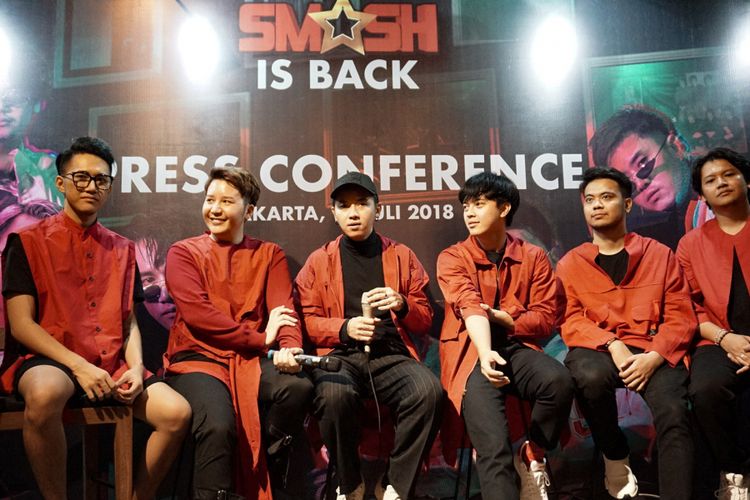 Boyband SM*SH yang terdiri dari Bisma Karisma, Rangga Moela, Dicky Prasetya, Rafael Tan, M. Reza Anugrah dan M Ilham dalam jumpa pers SM*SH is Back di Epicentrum, Rasuna Said, Kuningan, Jakarta Selatan, Rabu (11/7/2018).