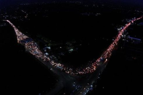 Arus Balik Lebaran di Tol Cikampek-Jakarta Padat