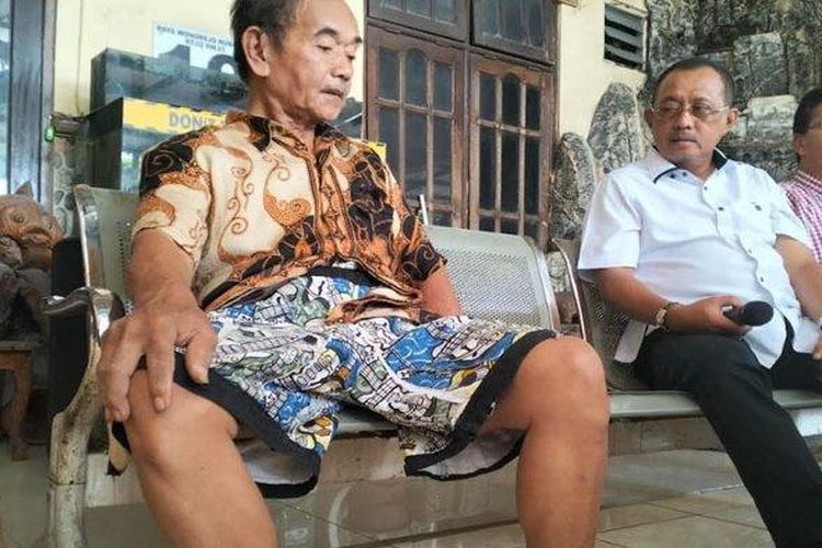 Wakil Wali Kota Surabaya, Armuji (kanan), saat bertemu pelaku penggelapan dana koperasi