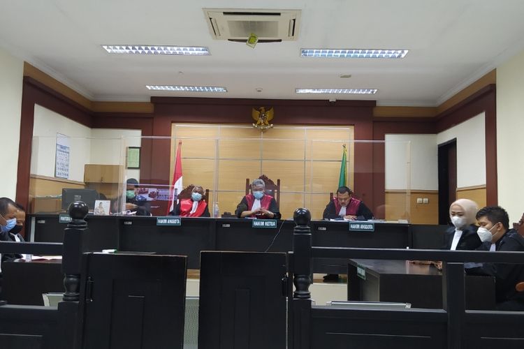 Suasana agenda sidang pembacaan putusan kepada 22 terdakwa anak buah John Kei di PN Tangerang, Kota Tangerang, Banten, Kamis (21/1/2021) siang.