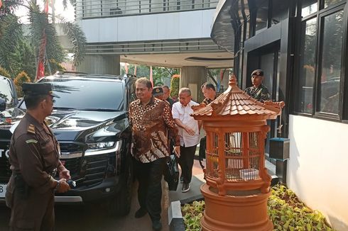 Soal Pemeriksaan Airlangga Hartarto, Presiden Jokowi: Hormati Proses Hukum