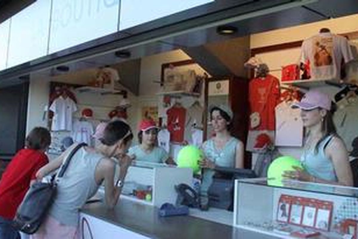 Suasana di salah satu butik yang ada di Roland Garros