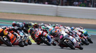 Veda Pratama Kecelakaan di Moto3, Highside dan Hampir Tertabrak