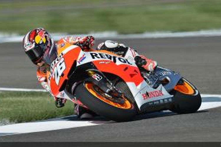 Pebalap Repsol Honda, Dani Pedrosa, memacu motornya di Sirkuit Indianapolis Motor Speedway, pada balapan GP Indianapolis, Minggu (18/8/2013). 