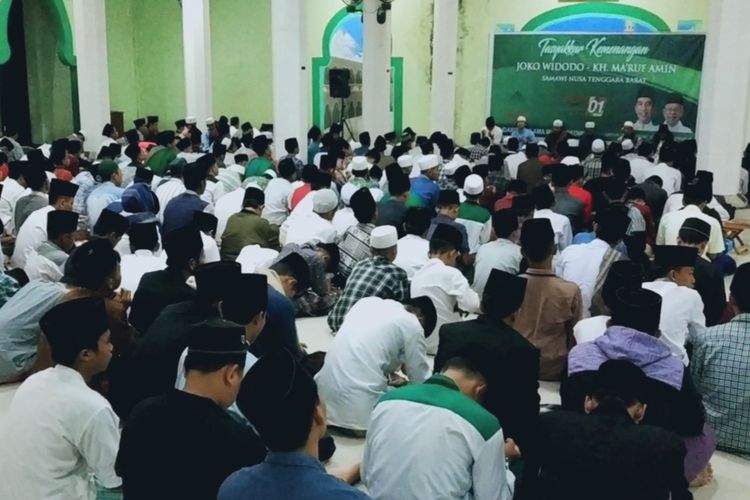 Ulama Muda yang tergabubg dalam Samawi (Solidatitas Ulama  Muda Jokowi) dan ratusan santri mengelar syukuran dan doa bersama atas kemenabgan sementara Jokowi-Maruf Amin.