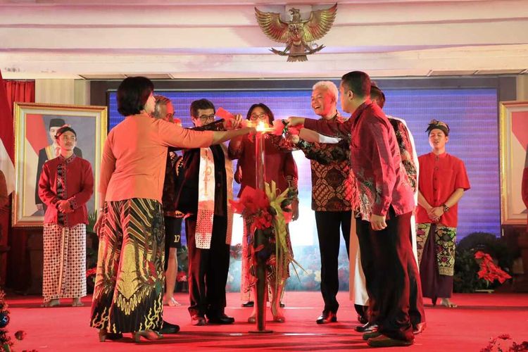 Gubernur Jateng Ganjar Pranowo menghadiri Perayaan Natal 2022 dan Tahun Baru 2023 bersama umat Kristiani di lingkungan Pemprov Jateng, di Gedung Gradhika Bhakti Praja, Sabtu (14/1/2023).