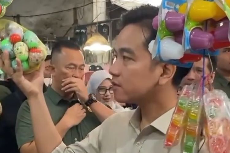 Wapres Gibran saat kunjungan kerja di Pasar Rogojampi Banyuwangi, Selasa (24/6/2025).