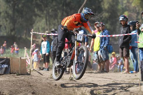 Para Atlet Downhill Berebut Gelar Juara di Ternadi Park