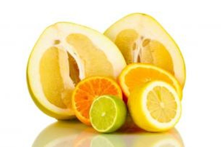 Lemon dapat mengobati jerawat dan mengatasi noda hitam.