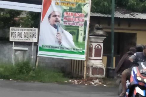 Pemkot Mataram Tertibkan Baliho Rizieq Shihab, Satu Belum Dicopot karena Ada Penolakan