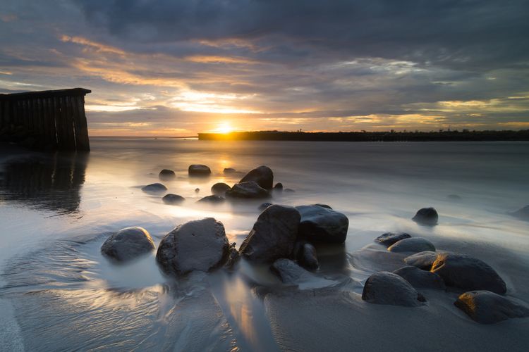 Matahari terbenam di Pantai Congot, Kulon Progo