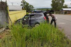 Lepas Kendali, Mobil Calya Ringsek Tabrak Pagar Beton di Karimun, Riau