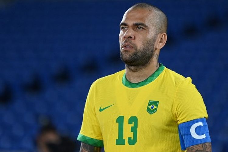 Kapten timnas Brasil di Olimpiade Tokyo 2020, Daniel Alves. Terkini, Dani Alves yang sudah berusia 39 tahun mendapat panggilan untuk memperkuat timnas Brasil pada Piala Dunia 2022 Qatar.