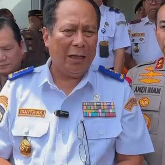 Wakil Menteri Perhubungan (Wamenhub) Suntana saat melakukan kunjungan kerja di Palembang, Sumatera Selatan, Kamis (2/1/2025). Dalam kunjungan tersebut, Suntana menyebut bahwa rute penerbangan internasional Malaysia-Singapura dari Palembang akan kembali dibuka oleh Bandara Sultan Mahmud Badaruddin II Palembang.