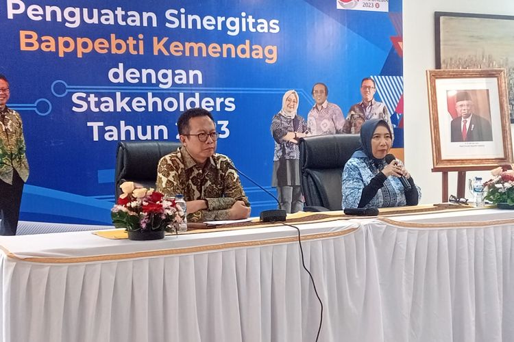 Kepala Badan Pengawas Perdagangan Berjangka Komoditi (Bappebti) Didid Noordiatmoko dalam jumpa pers di Jakarta, Jumat (19/5/2023).