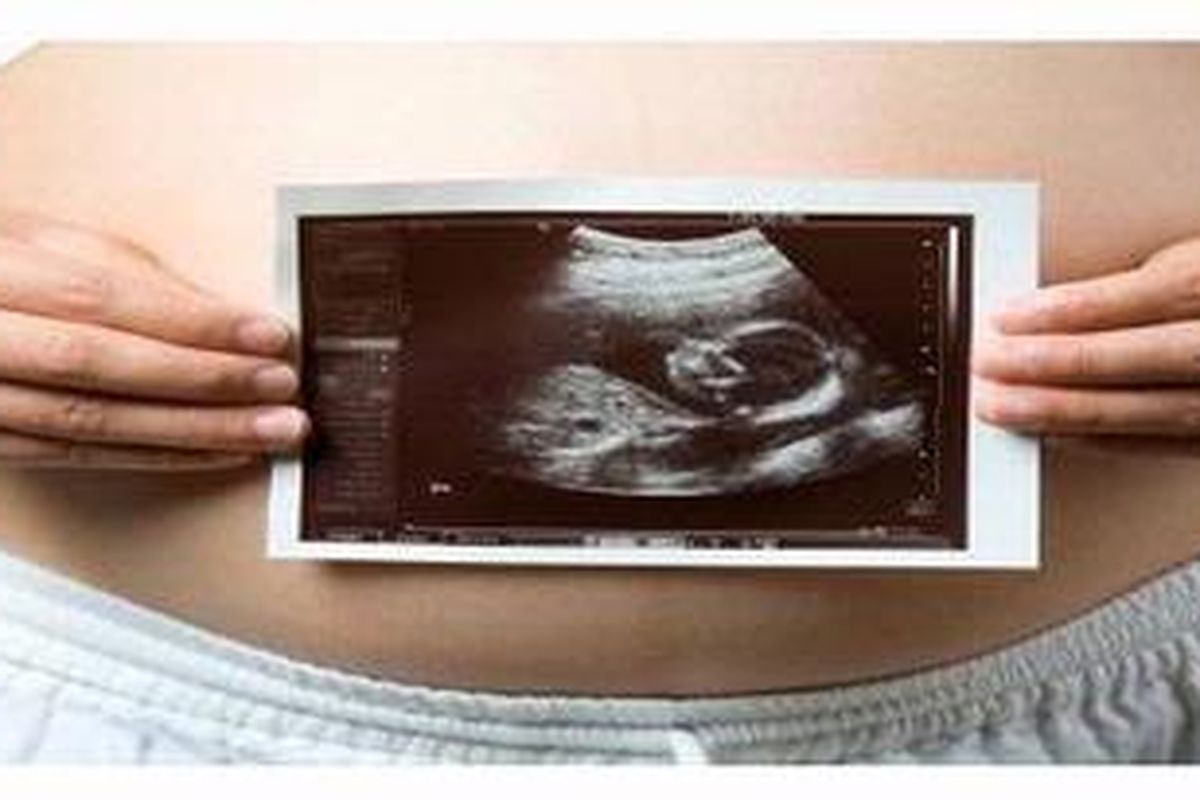 Saat melakukan USG di awal trimester kedua, periksakan letak plasenta apakah normal atau tidak.