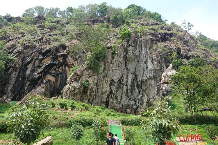 Batu Lawang Cirebon, salah satu obyek wisata di Cirebon, Jawa Barat