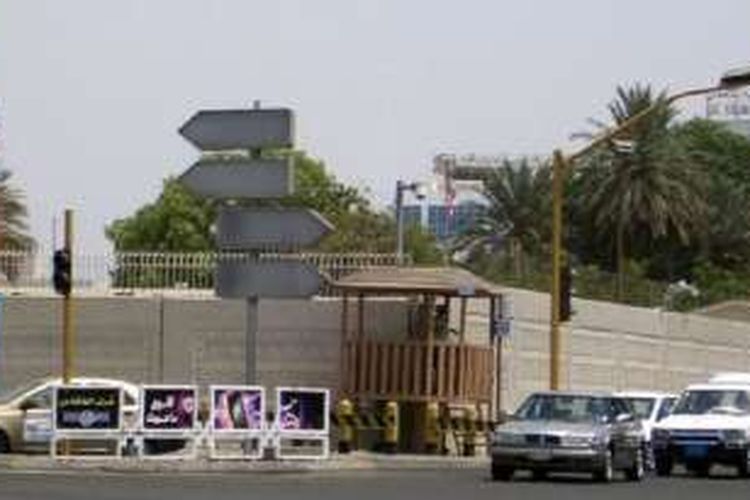 Insiden ledakan bom bunuh diri terbaru, Senin (4/7/2016) pagi, terjadi di dekat kantor Konsulat Jenderal Amerika Serikat di Jeddah, Arab Saudi. Konsulat ini pernah diserang pada tahun 2004 sehingga 9 orang tewas.