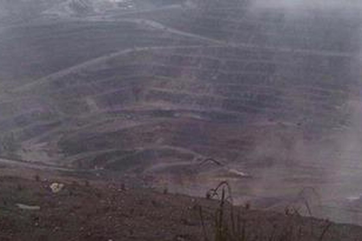 Areal tambang tembaga milik PT Freeport Indonesia, Jumat (18/12/2009).