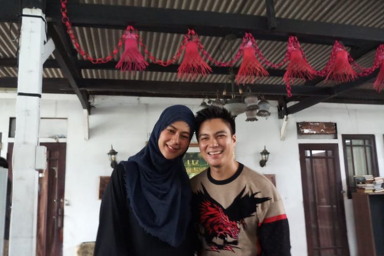 Pasangan Baim Wong dan Paula Verhoeven saat ditemui di kawasan Ulujami, Pesanggrahan, Jakarta Selatan, Minggu (12/1/2020).