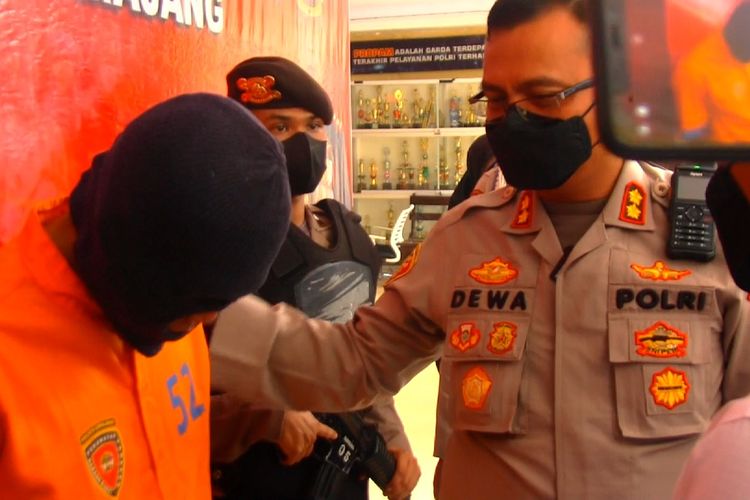 Pelaku penusukan di Lumajang dinasehati Kapolres Lumajang, Senin (6/6/2022)