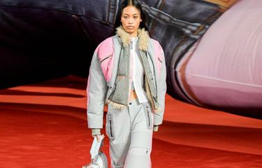 Tangkapan layar akun instagram Nafa Salvana. Kisah Nafa Salvana yang melantai di Milan Fashion Week yang berawal dari warung pecel lele viral di media sosial.