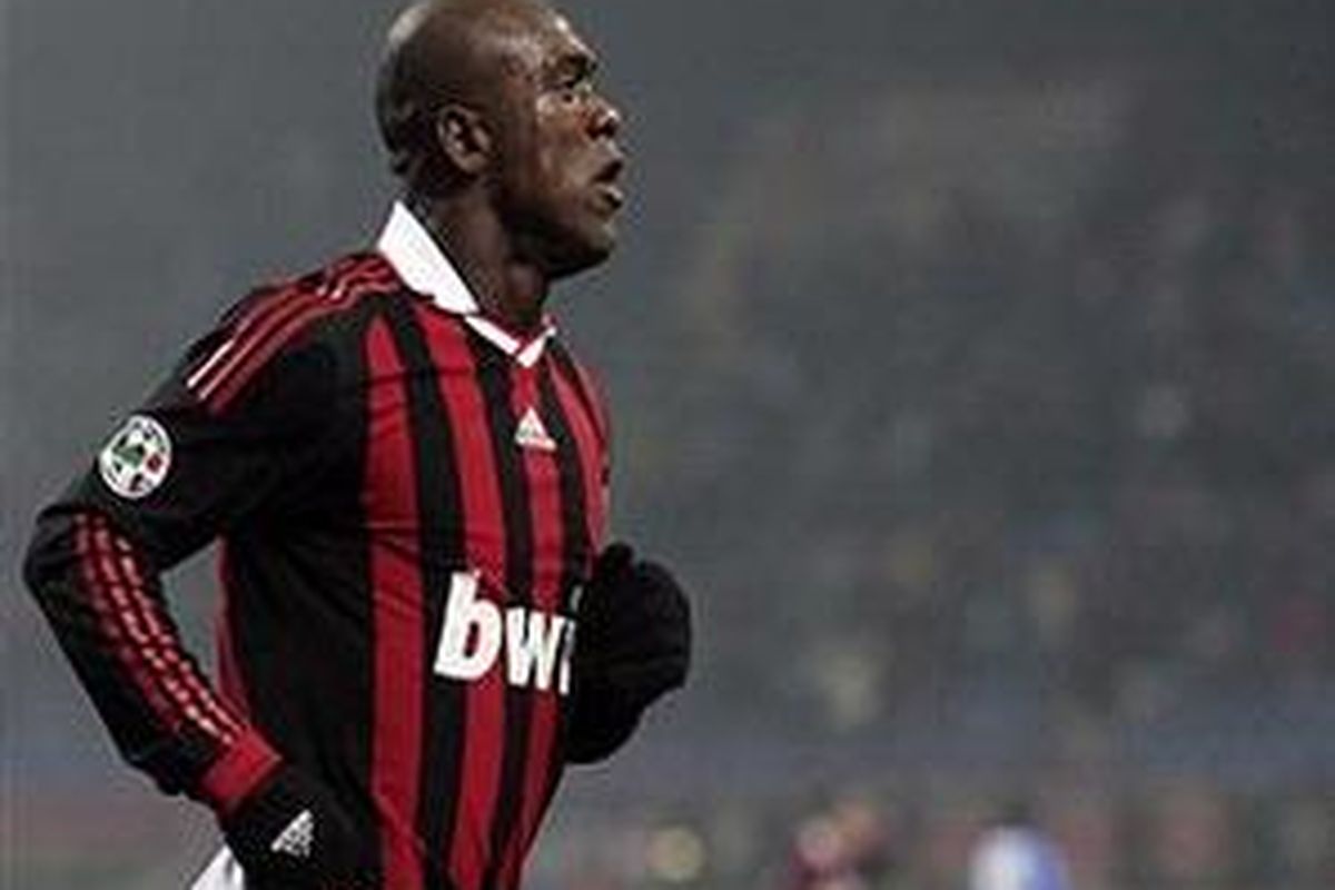 Gelandang AC Milan, Clarence Seedorf.