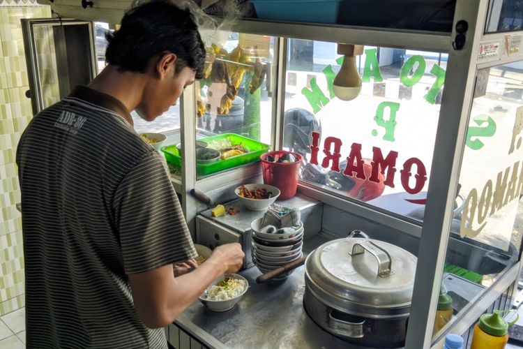 Salah satu lapak soto si pusat kuliner Soto Bok Ijo kawasan Terminal Tamanan, Kota Kediri, Jawa Timur, 2024.