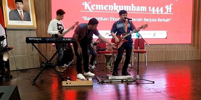 Masih Dalam Masa Tahanan, Zul Zivilia Pakai Gelang GPS di Kakinya Saat Manggung di Luar Lapas - Kompas.com