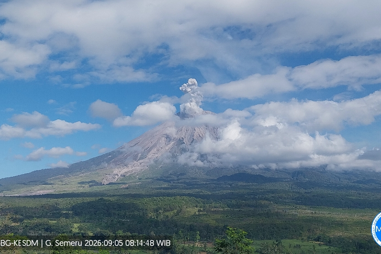 Gunung Semeru Erupsi, Letuskan Kolom Abu Setinggi 1.000 Meter