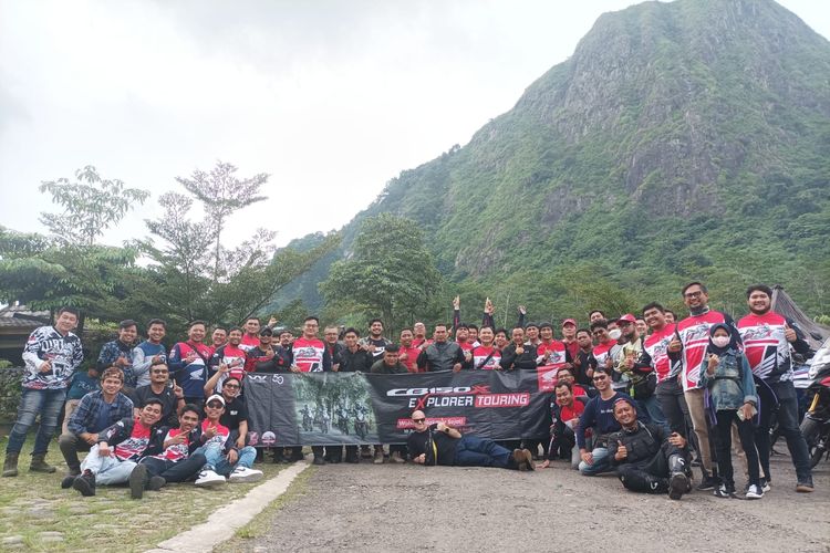 Sebanyak 60 anggota komunitas dari Honda CB150X Adventure Indonesia Chapter Jabodetabek mengikuti  touring jarak dekat Jakarta-Bogor tersebut.