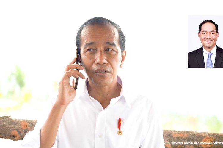 Foto tangkapan layar YouTube Sekretariat Presiden: Presiden Joko Widodo menelpon Menteri Perdagangan Muhammaf Lutfi saat berdialog dengan para petani di Desa Bansari, Kabupaten Temanggung, Jawa Tengah, Selasa (14/12/2021) 