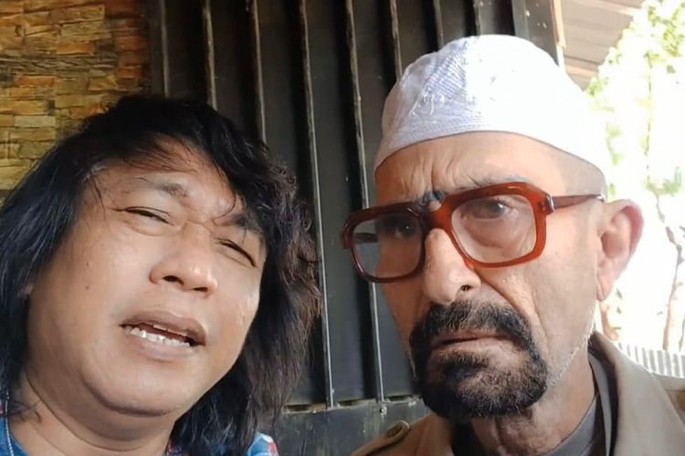 Pelawan Eko Londo (sebelah kanan menggunakan peci). Dokumentasi Cak Suro.