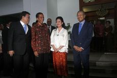 Mahathir Hadiahi Mega dan Jokowi Buku