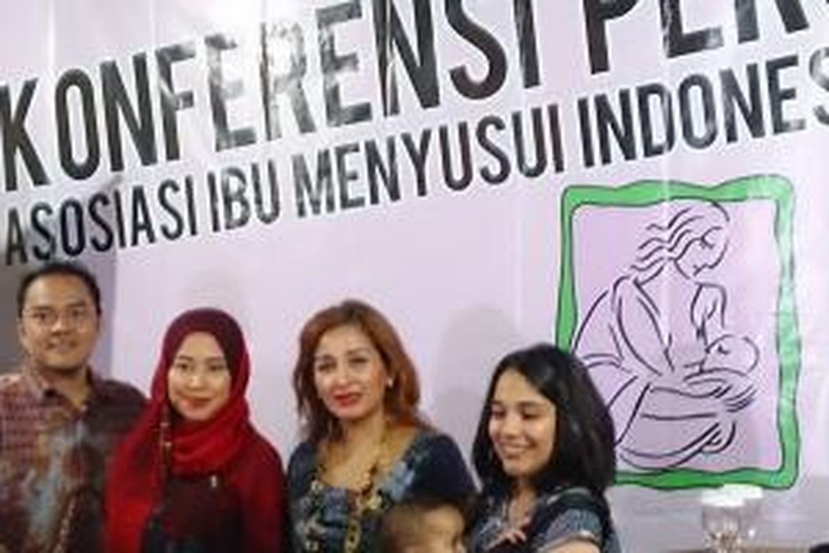 Acara jumpa pers di Bloeming, FX Sudirman (30/7/2015) , Asosiasi Ibu Menyusui Indonesia menjawab kontroversi tentang proses menyusui di area publik.