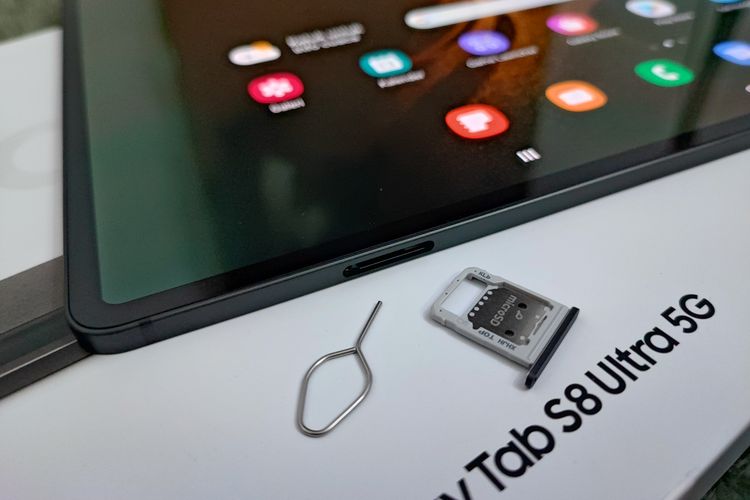 Laci SIM pada Galaxy Tab S8 Ultra.