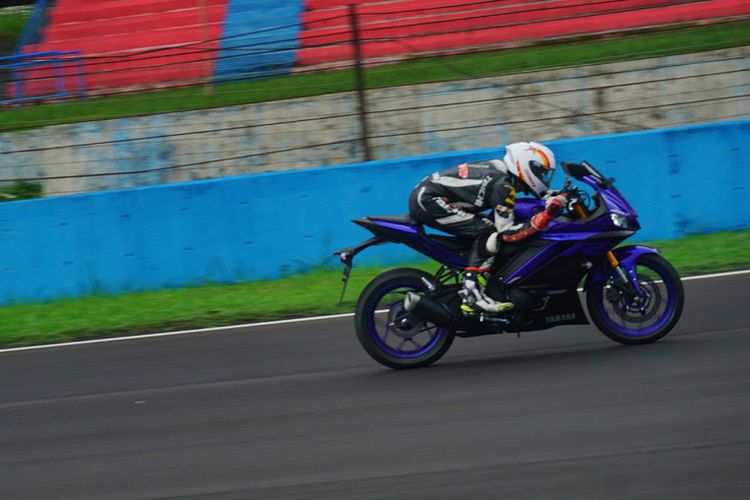 Yamaha R25 terbaru hadir dengan beberapa perubahan