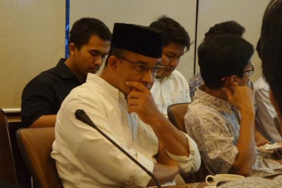 Calon gubernur DKI Jakarta Anies Baswedan saat berkunjung ke redaksi Harian Kompas, Senin (13/3/2017) petang. 