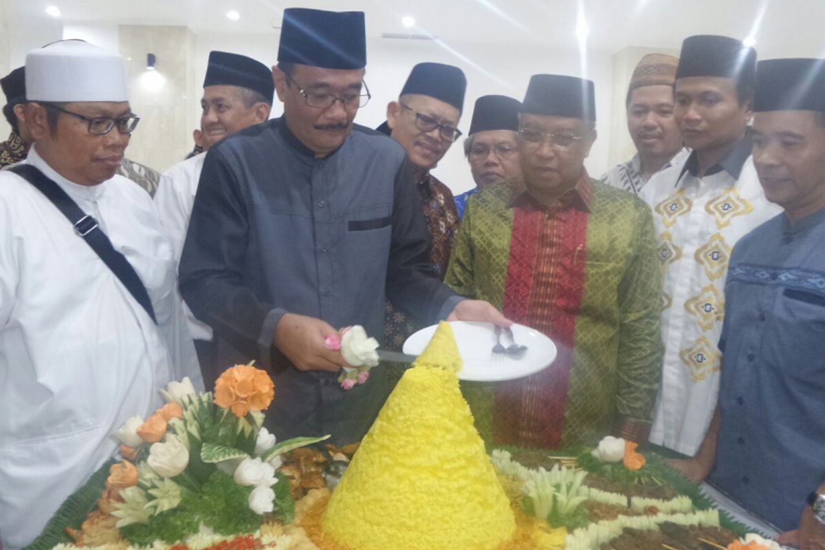 Wakil Gubernur DKI Jakarta Djarot Saiful Hidayat dan Ketua PBNU Said Aqil Siradj dalam syukuran Masjid Raya Hasyim Asyari, Senin (17/4/2017). 