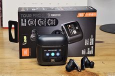 Unboxing dan Hands-on JBL Tour Pro 2, TWS dengan Casing Pintar Harga Rp 5 Juta