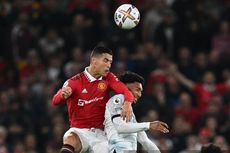 Man United Vs Liverpool, Momen Ronaldo Abaikan Carragher di Depan Kamera