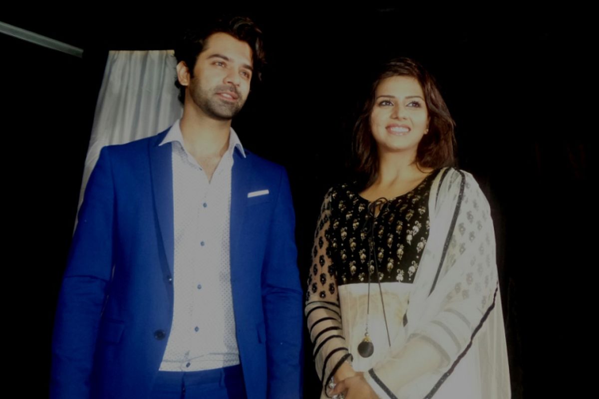 Barun Sobti dan Dalljiet Kaur dalam Meet and Greet di Metropolis Town Square, Tangerang, Banten, Jumat (14/4/2017).