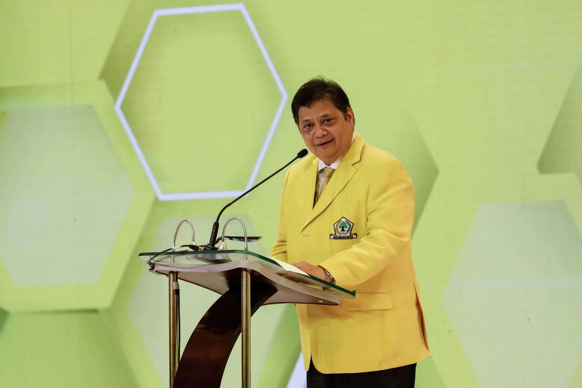 Ketua Umum Partai Golkar terpilih, Airlangga Hartarto memberi sambutan saat penutupan Musyawarah Nasional X Partai Golkar di Jakarta, Kamis (5/12/2019). Forum Musyawarah Nasional Partai Golkar menyepakati dan menetapkan Airlangga Hartarto sebagai ketua umum periode 2019-2024 secara aklamasi.