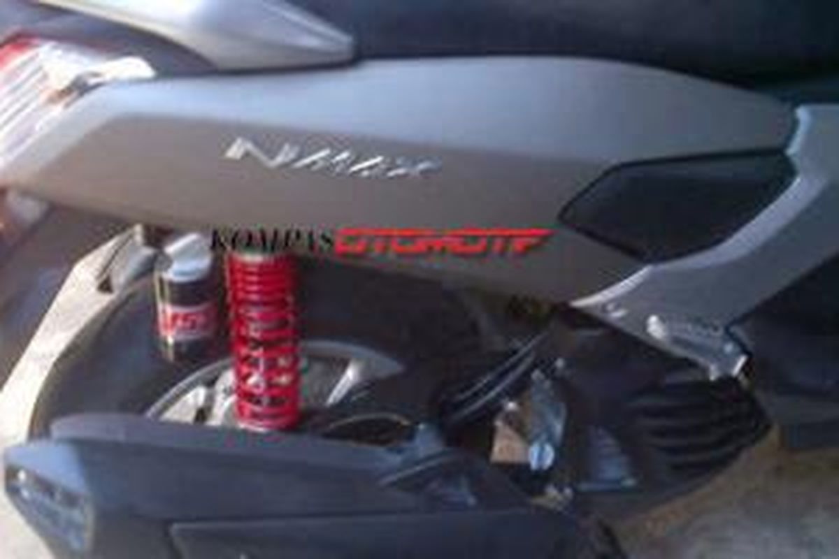 Yamaha NMAX menggunakan suspensi aftermarket merek YSS.